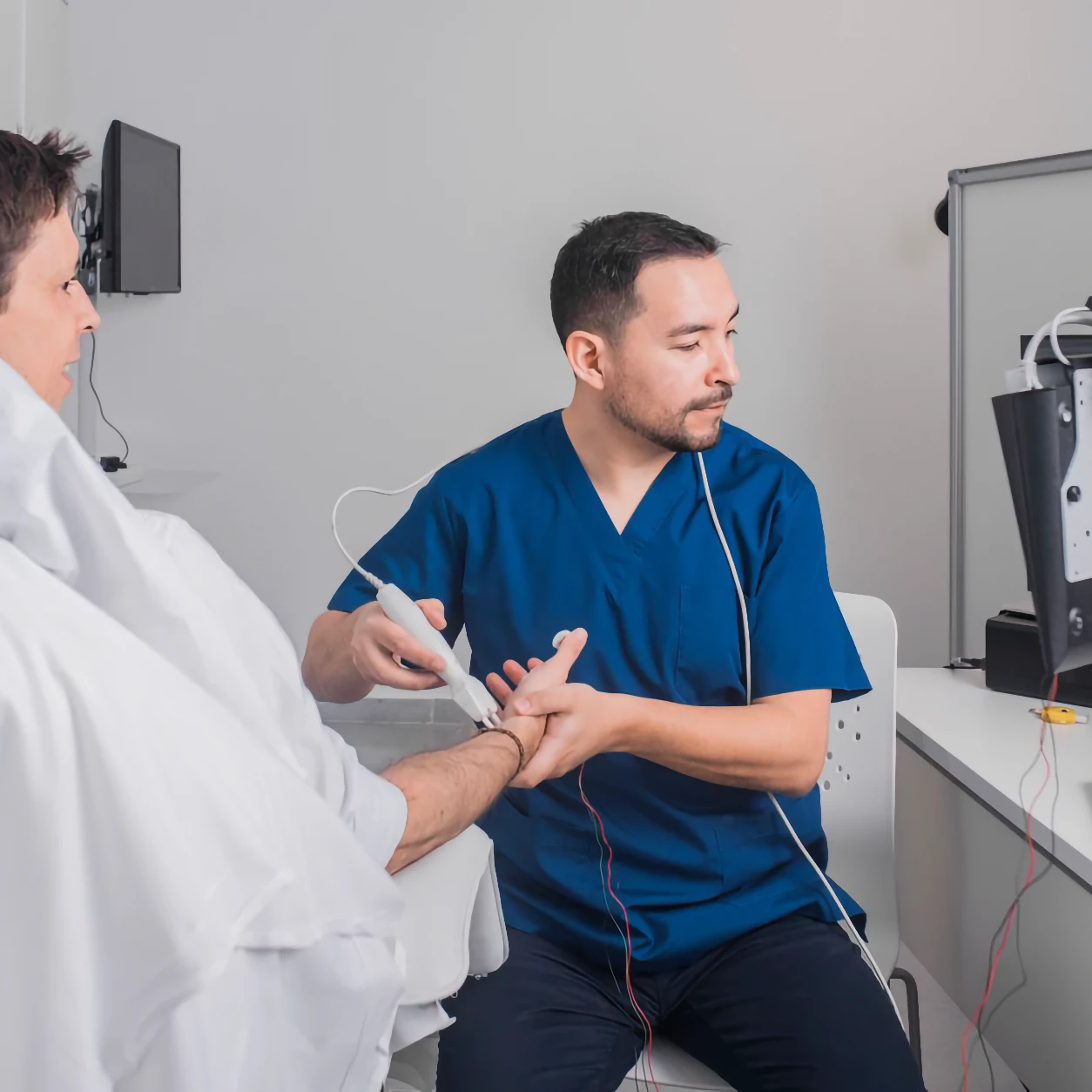 Estudio de potenciales evocados somatosensoriales en consulta de neurofisiología en Málaga